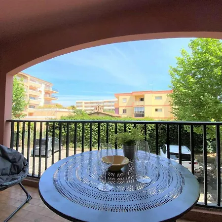 Апартаменти Sainte-maxime, 2 Pieces Avec Piscine, Terrasse, Parking Prive, Proche Et Commerces - Fr-1-226-487