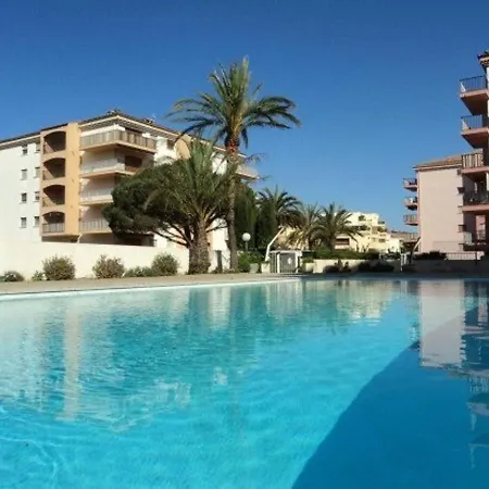 Sainte-maxime, 2 Pieces Avec Piscine, Terrasse, Parking Prive, Proche Et Commerces - Fr-1-226-487 Апартаменти *