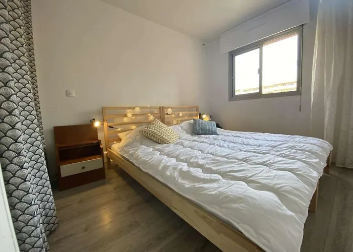 Apartment Sainte-maxime, 2 Pieces Avec Piscine, Terrasse, Parking Prive, Proche Et Commerces - Fr-1-226-487