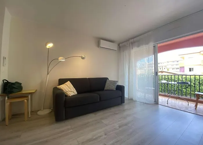 Sainte-maxime, 2 Pieces Avec Piscine, Terrasse, Parking Prive, Proche Et Commerces - Fr-1-226-487 * Sainte-Maxime